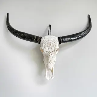 Skull Art - Authentieke handgesneden grote witte waterbuffelschedel - Badong-motief - Been, Bubalus Bubalis
