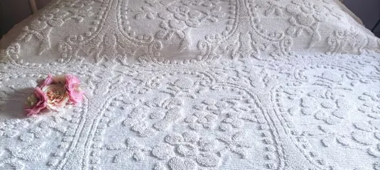 Uitstekende dubbele quilt, gemaakt op weefgetouw met een bloemen- en geometrisch patroon - 230 cm x - Katoen - Midden 20e eeuw