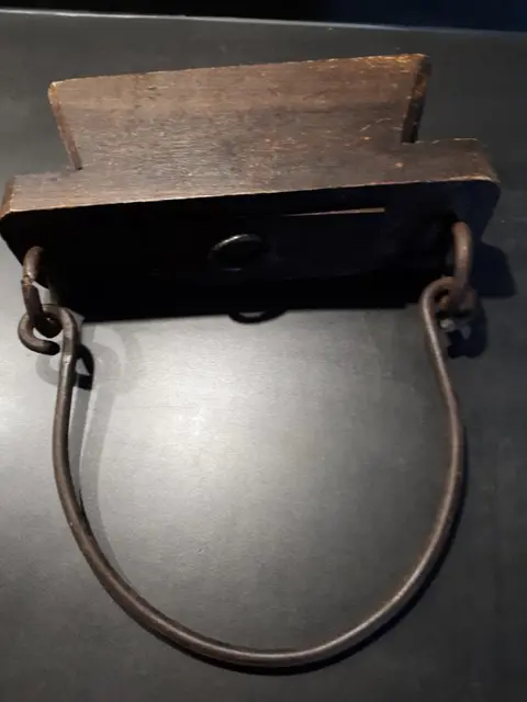 Oude Indiase “specerijen box” met metalen hengsel (1) - Hout en ijzer