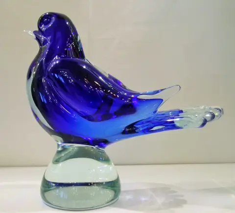 Paolo Rubelli - Rubelli Vetri d'Arte - Duif met stevige basis. - Glas