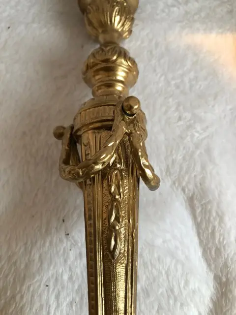 paar kandelaars in empirestijl - gouden tin