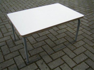 *1x Bijzettafel B60xD90cm.