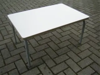 *1x Bijzettafel B60xD90cm.