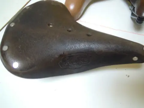 Brooks Lepper - fietszadels (5) - leer ijzer