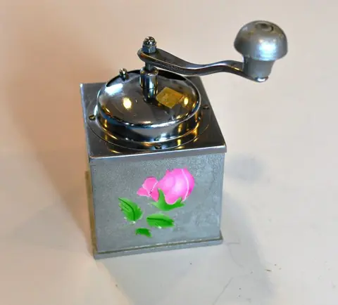 Koffiemolen (1) - Hout, hout en metaal