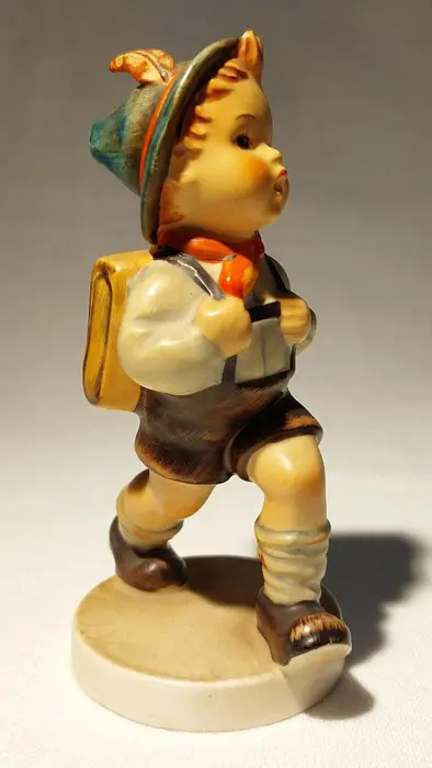 M.I. Hummel - Goebel #82 2/0 TMK3 - Beeld(je), School jongen - Porselein