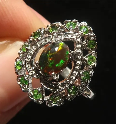 Prachtige sierlijke trouwring van hoogwaardigheidsbekleders - .925 zilver, Zwart opaal, groene diopside - Intuïtie en perceptie van waarheid