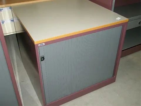 1x Roldeurkast H72,5cm.