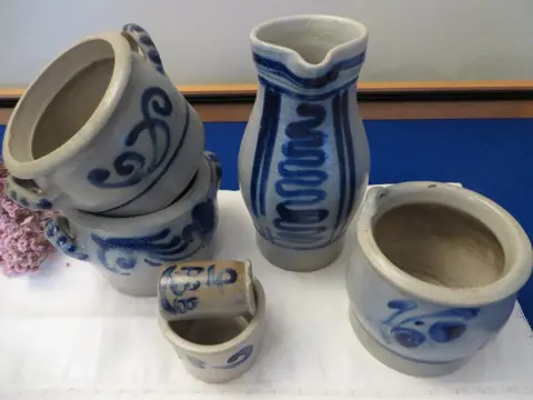 Keulse potten (6) - stoneware/earthenware