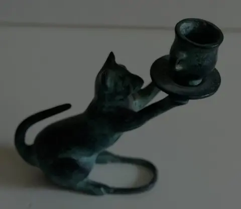 Katten kandelaars / kat met kop & soucer - Brons