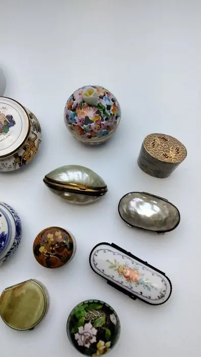 pillendoosjes, juwelendoosjes (19) - porselein, zilver, parelmoer, been, mozaïek