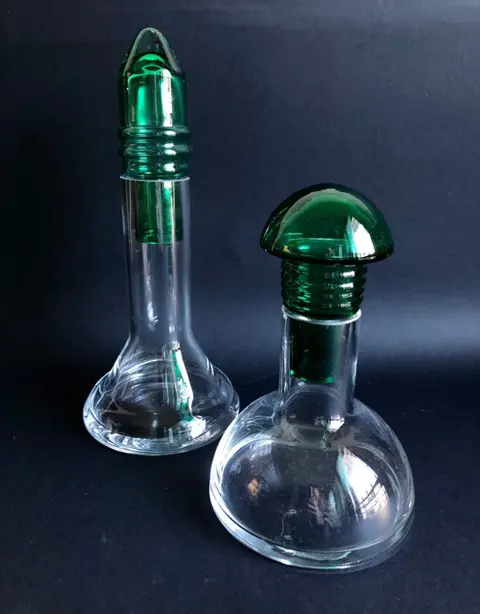 Futuristische flessen (2) - gekleurd glas