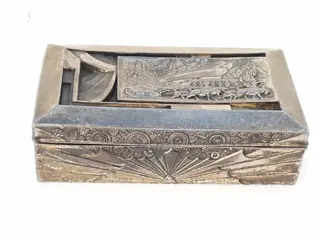 Kistje met afbeelding Poolexpeditie ( Schip in ijs en hondenslee) - Art Deco - Metaal en hout