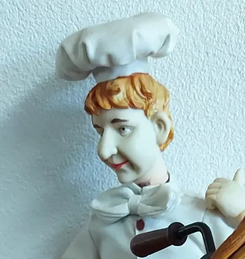 Model (1) - diverse materialen hout, metaal, aardewerkt