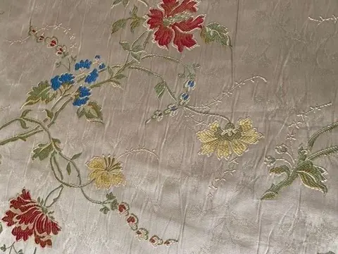 280 x 280 cm - bloemen champagne San Leucio damaststof - Louis XVI - Hars/polyester, Katoen, Zijde - 21e eeuw