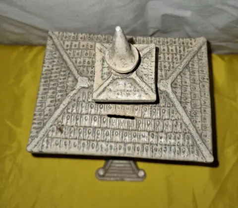 Metalen huis,spaarpot (bureaux caisse) - Gegalvaniseerd metaal