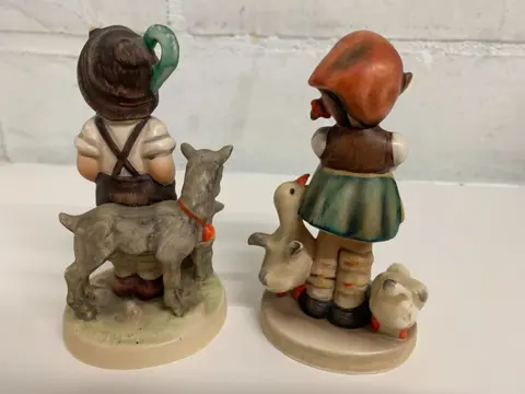 M.I. Hummel - Goebel - Beeldjes, 200 en 197 - TMK-4 (2) - Porselein