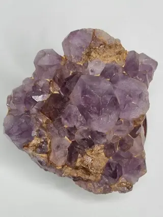 Paar kristallen op voet, amethist en calciet - Steen (mineraal)