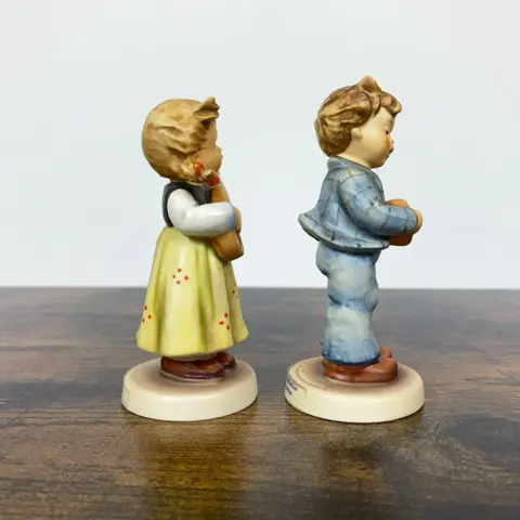 Hummelset # 557 & 558 - TMK7 - Porselein