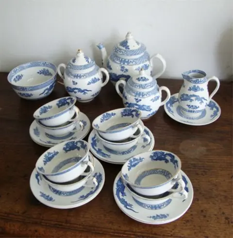 Maartjes Antiek en Curiosa, cadeautjes, servies, zilver