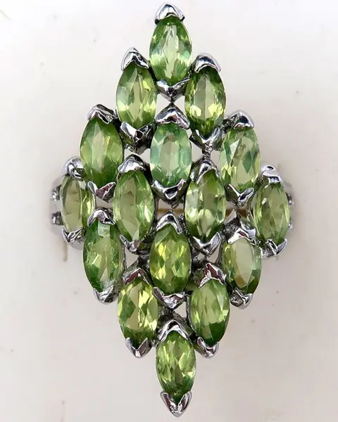 De ring van geloof van de hoogwaardigheidsbekleder versierd met peridots - .925 zilver, Peridot - Sereniteit, wijsheid en innerlijke rust