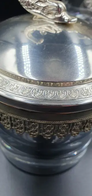 Kan (4) - Glas, Metaal