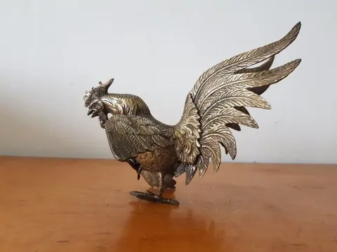 Prachtige vechthaan in meeslepende acties. Verbazingwekkende details Afmeting: H.13.5 cm x B.11.5cm - Brons