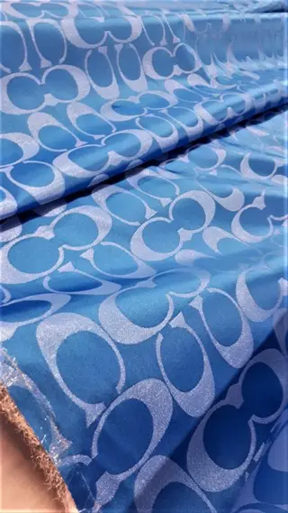 Coach New York stof dubbel recht - 470 x 132 cm - Hars/polyester - 2014