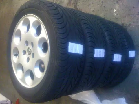 Originele Alfa Romeo velgen Z.G.A.N Banden (uniroyal) 16inch