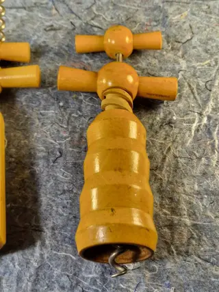 Flessenopeners (4) - Hout, IJzer (gegoten/gesmeed)