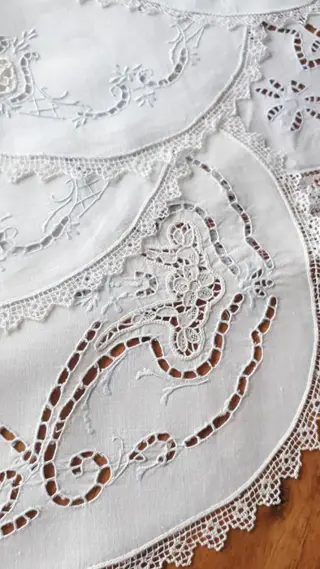 lot richelieu borduurfilet kant tafelkleed en sets - 110 x 110 cm (5) - Art Nouveau - Linnen - Eerste helft 20e eeuw