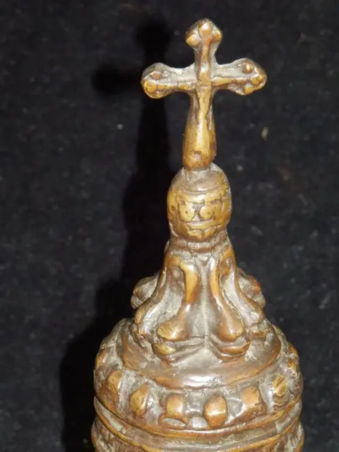 Antieke Kerkbel met 12 Apostelen - Brons