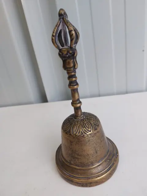 Brons belletje met speciaal handvatje. (1) - Brons