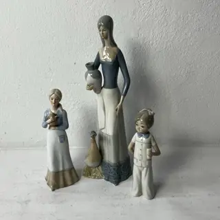 3 statues, Figurine girls (3) - Porselein