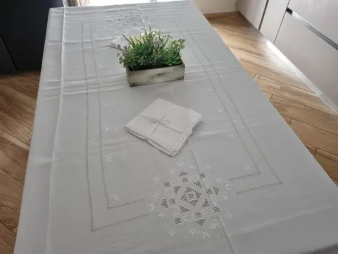 Spectaculair!! Puur linnen tafelkleed x 12 met handborduurwerk - Linnen - 21e eeuw