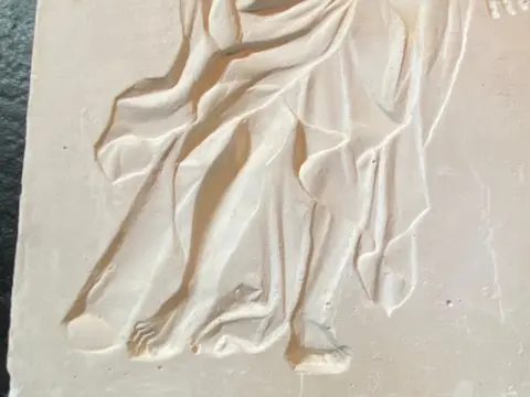 Hans Retzbach - Gipsmodel van een belornament - Sint Andreas met Andreaskruis (1) - Gips