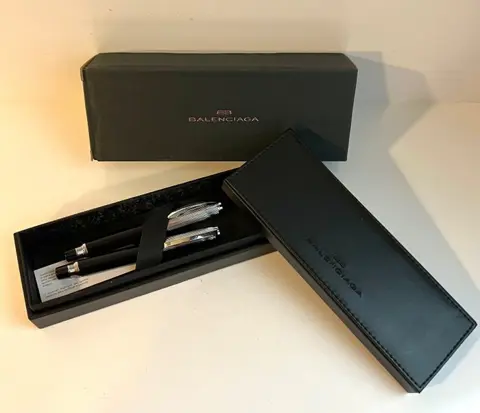 Mooie Balenciaga Set van 2 Pennen blauw en zwart met originele omslag gecertificeerd en doos - Staal