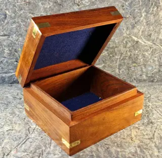 Houten kistje met messing toevoeging (1) - Hout, Messing