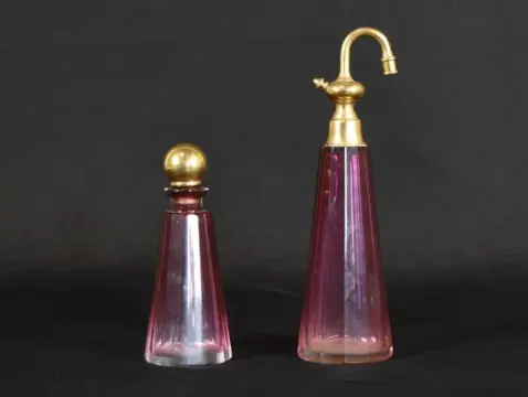 parfumflesjes (2) - Italiaans kristal geslepen in rode kleur en goudkleurig metaal