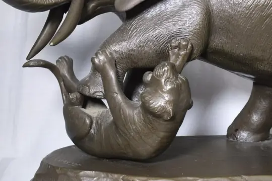 Beeld - Olifant met Tijgers - 35 cm - 10,4 kg - Brons - Natuursteen