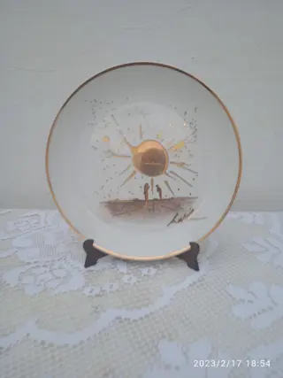 Salvador Dalí (after) - Hipra - Borden (2) - Porselein