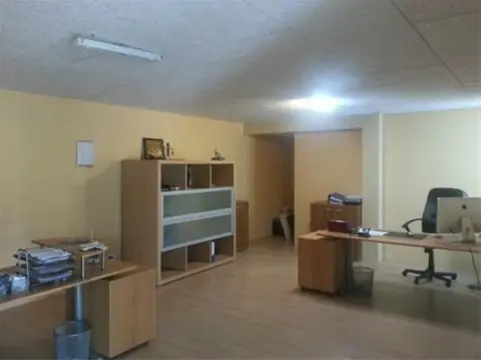 Leuke kantoorruimte op de begane grond te huur