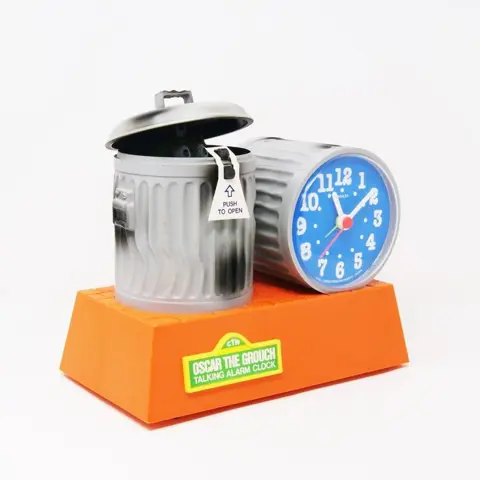 1977 - Bradley Time - Klok, Wekker, Sesame Street - Plastic