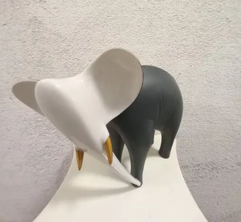 Jaroslav Ježek - Royal Dux - grijze olifant - Porselein