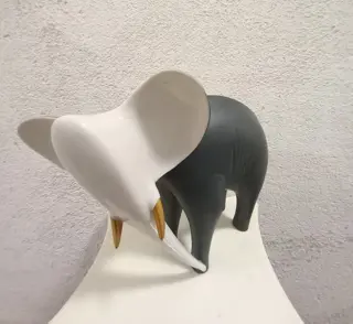 Jaroslav Ježek - Royal Dux - grijze olifant - Porselein