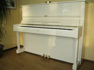 Yamaha U1 Creme wit