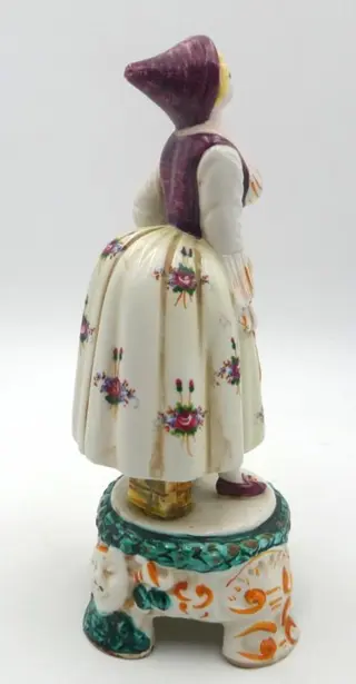 G. Morlin Bassano - "Commedia dell'arte", paar porseleinen sculpturen met Venetiaanse carnavalsmaskers, - Porselein