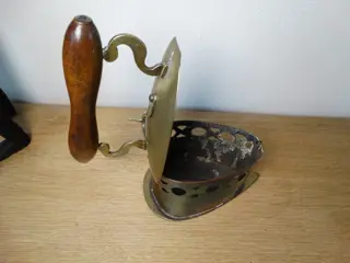 Strijkijzers (4) - IJzer (gegoten/gesmeed), Messing