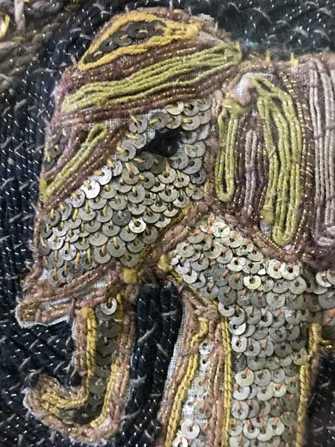 Schitterend handgemaakt Birmese Kalaga wandtapijt - Zijde, gouddraad, pailletten, glaskralen