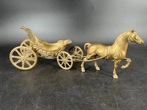 Unieke grote vintage paard en koets - Messing